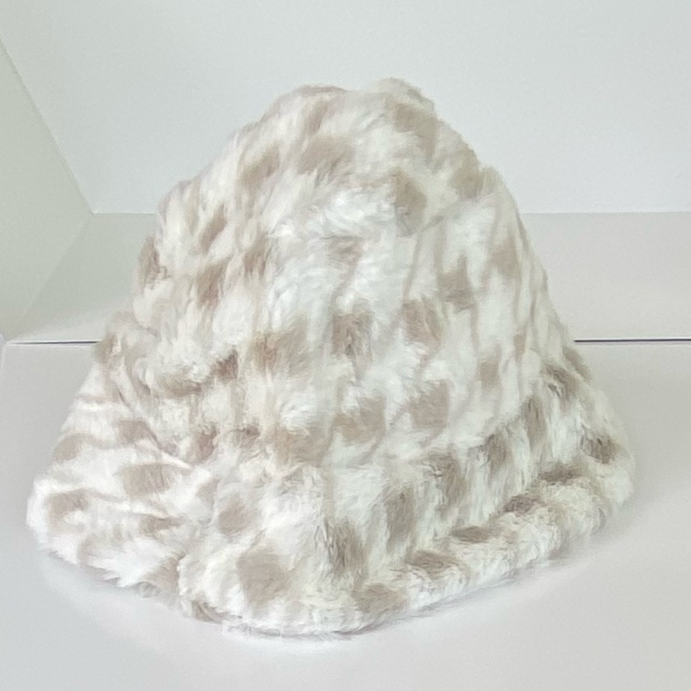 Laundry by Shelli Segal Faux Fur Lined Bucket Hat, Bucket Hat, White-Gray OS - Picture 5 of 5
